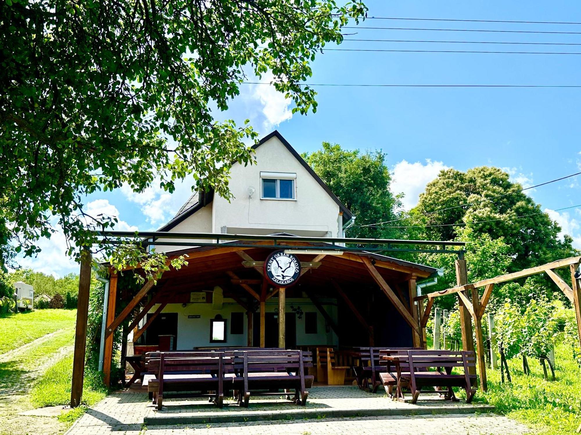 Szent Orban Panzio - Kutyabarat Apartmanok Zalakaros Exterior photo